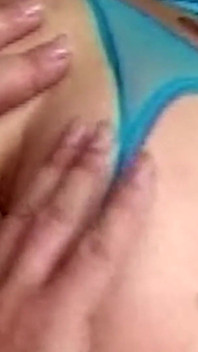 MILF blonde deepthroat zakar besar dan diregangkan pantat luas