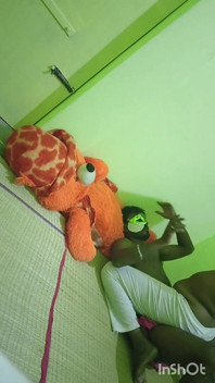 Indické páry mají romantiku a líbání krásné