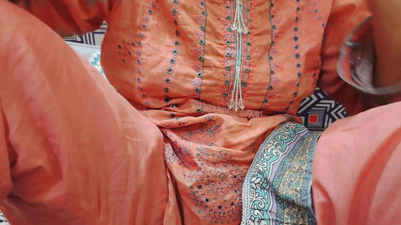 Sairaxsaim: J’essayais de convaincre Baji, mais elle n’est pas d’accord aujourd’hui.