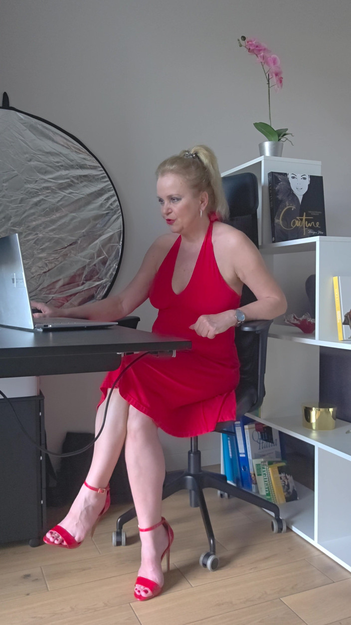 Misses_Jenny: Une tatie s’exiasse en ligne