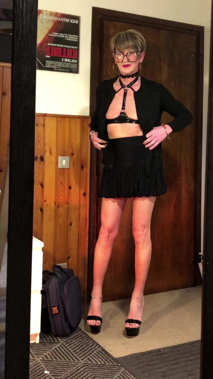 Andreina Naty: Doamna elegantă merge pe tocuri înalte