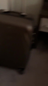 義理の息子と継母の間のホテルの部屋での予定外のセックス
