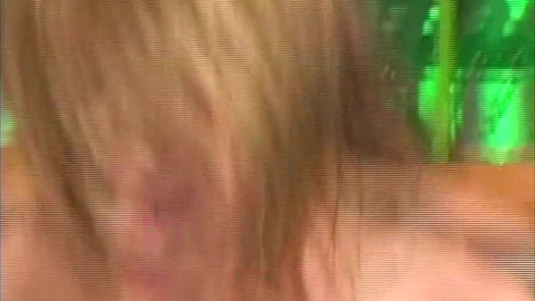 RetroTrashX: Nadržená blonďatá kočička saje a tvrdě šuká v amatérské relaci