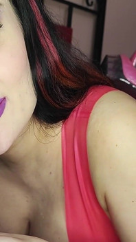 O curvă perfectă în latex oferă o muie frumoasă