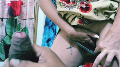 Bolly Karma: Aku adalah gadis imut di ranjang.