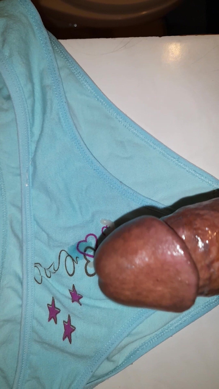 Black guy: 彼女のパンティーにザーメン - パート9