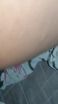 Hintli üvey anne kocası işteyken üvey oğlunu baştan çıkarmaktan utanmaz