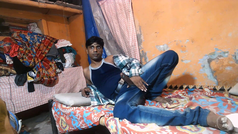 Desiboy110Ankit: Chlapec ukazuje tvrdé péro se sexuální hračkou a čůrákem, indický chlapec...