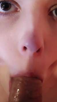 Scarlett Mae Bikini Blowjobs