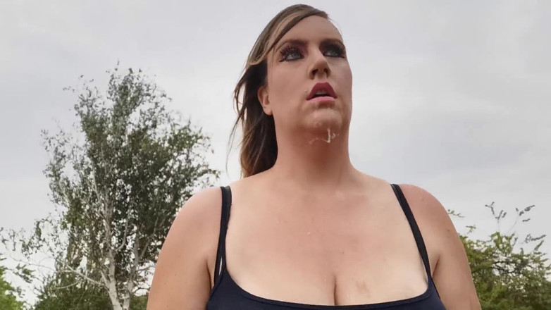 CumslutJayne: Tante semok inggris dengan toket besar lagi asik ngocok kontol...