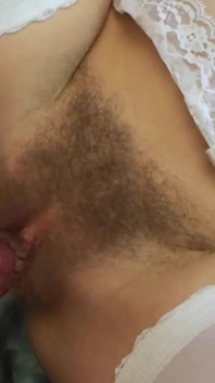 Memek berbulu hot cewek hot rambut pirang dengan toket aduhai ini dientot habis-habisan sama kontol ngaceng