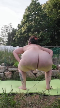 BBW żona joga na świeżym powietrzu