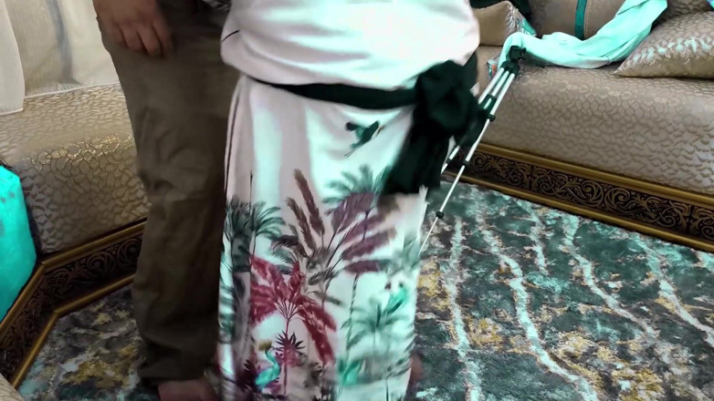 yousra egyptian bbw: アラブ系妻が踊るカッコウの夫が妻の大きな尻のアナルセックスを見ている