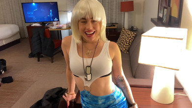 Pearlcockguy: La bella donna honeybunnyba assume per succhiare