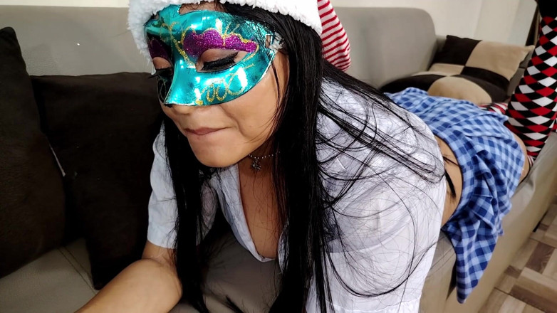 InsaciableX: Capturados no sofá: padrasto disciplina sua enteada imunda