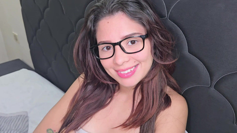 Labestiaylabella: Step Sis Caught Me Jerking off but I Fast Seduce...