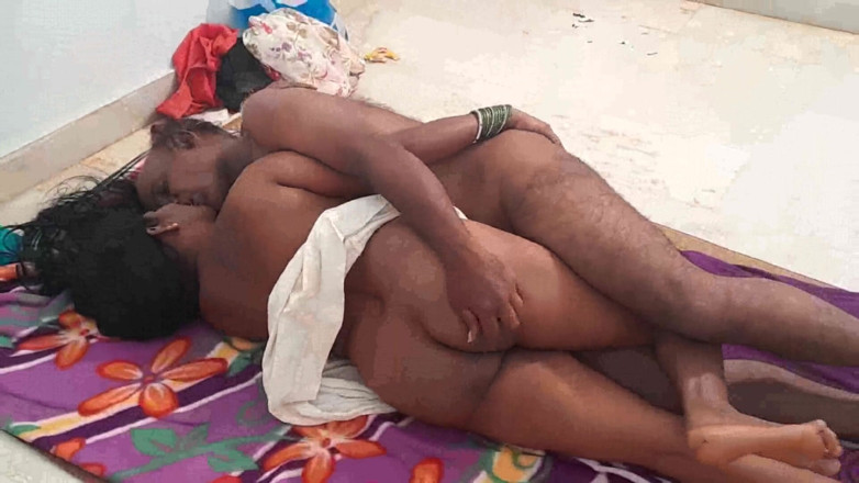 Desi palace: Video porno di una zia indiana calda