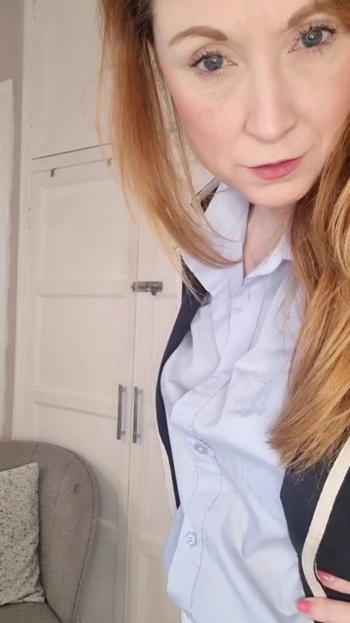 Lily kink: Donne Vestite Uomo Nudo JOI Stivale Fetish Cougar Umiliazione E...