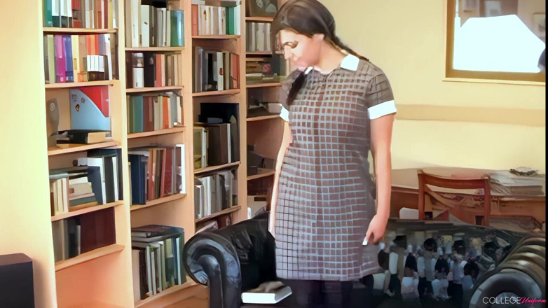 College Uniform: Ripresa in vestito estivo con samantha buxton