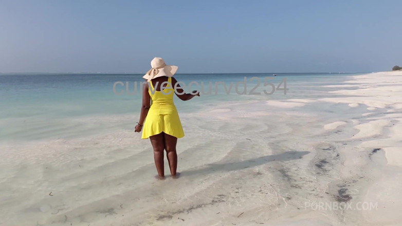 Curveecurvd254: HD 4:31 Poszukiwanie sex baddie na plaży Are You There
