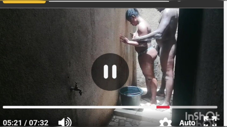 Pornsexlive: Afrika duşunda gizli aşk