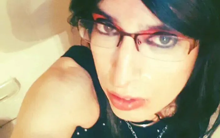 Tammy sissy slave: Sissy crossdresser after receiving cum in her face
