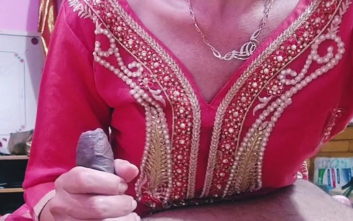 Bolly Karma: 饥渴熟女想要真正的大黑屌令人难以置信的硬