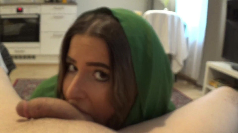 Amateur Homemade Porn: Mengongkek adik tiri Arab saya apabila ibu bapa kami berada...