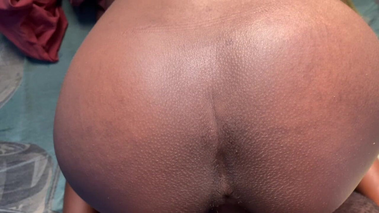 Akosua Savage: 새엄마의 집에서 그녀를 존나게 따먹어