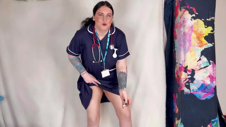 MissFFW: 护士 ffw 正在为香烟和撒尿而啪