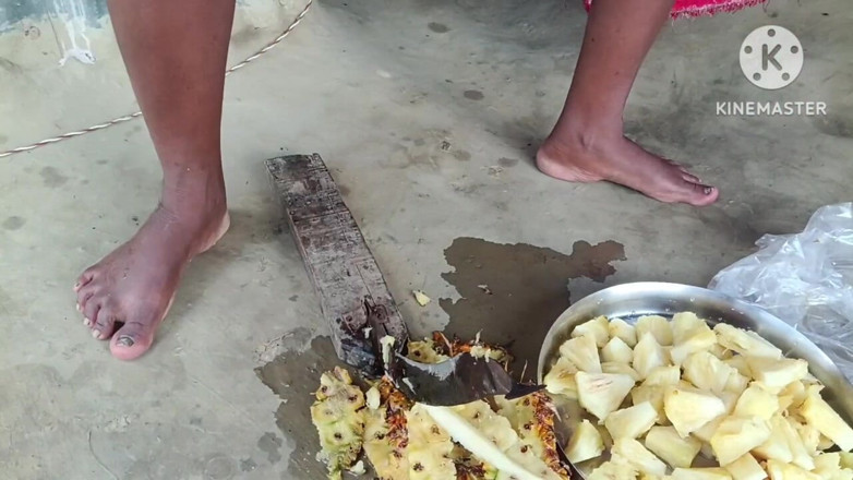 Nenika: Desi Bhabhi Looks Very Hot While Cutting Fruits