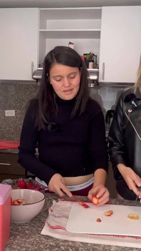 On prépare des fraises crémeuses et on s’amuse