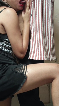 Indisk college flicka förför sin handledare att knulla henne med en creampie på lärarnas dag