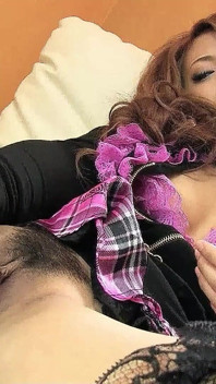 Aozora, MILF perverse, filmée en train de se masturber sa chatte poilue