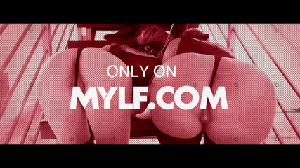 Team Skeet: 隔離された十代のふしだらな女Layna Landryは、ボーイフレンドが離れている間に自宅の健康診断を受けます