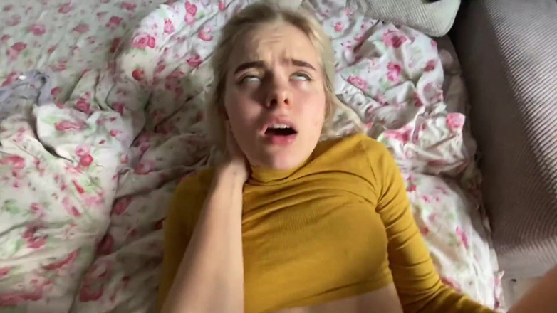 Yummy Mira: Bengkokkan dia dan kongkek dalam pantat besar - adik tiri kotor...