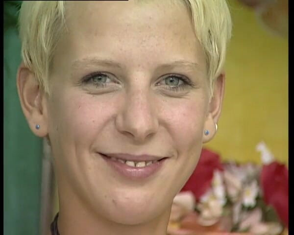 YOUR FIRST PORN: La blonde Paula en lingerie weisem traut sich nicht - la...