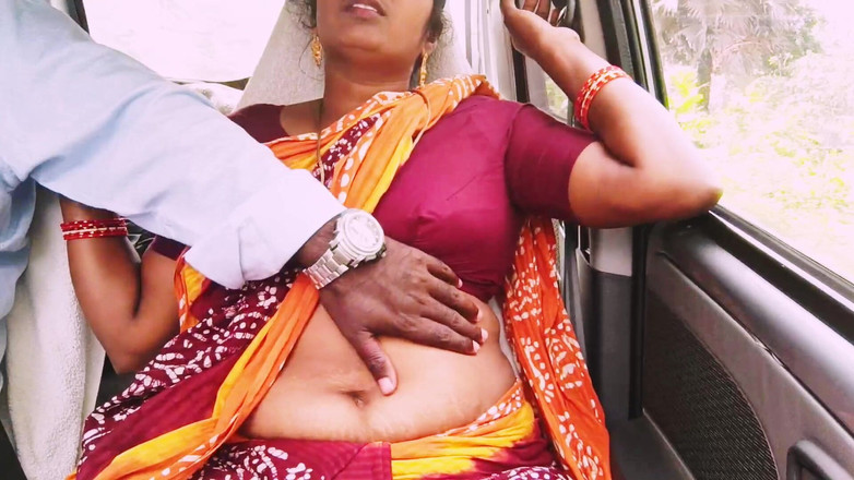 Telugu honey lips: Телугу мачуха займається сексом в машині з пасинком, брудні розмови на телугу.