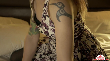 Canada TGirl: Bambola trans canadese tatuata!