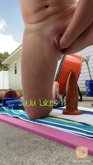 Juju: Dildo en vuistneuken