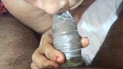 Suneeta bhabhi: 阿姨叫回家并吮吸鸡巴