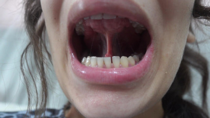 AmayaMori: मेरी भारतीय सौतेली बहन मुझे अपने मुंह के अंदर अपनी जीभ और दांत दिखाती है