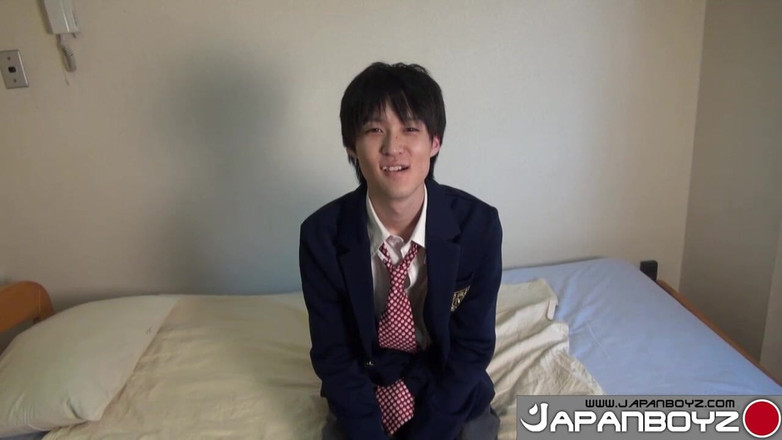 Japan boys: Hisoka Botan Lays in Bed and Busts His Nuts with...