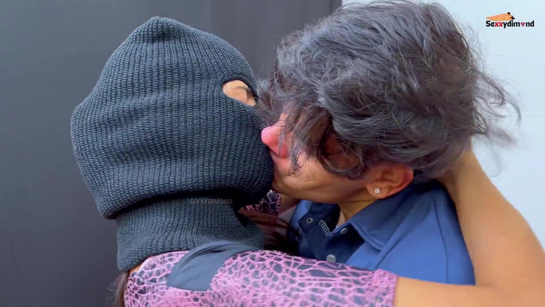 Kilash: 義理の妹が激しく私の部屋に入ってきた