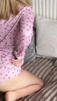 작은 젖탱이와 큰 엉덩이의 금발의 찐 오르가즘이 그녀의 손가락까지 빨아!