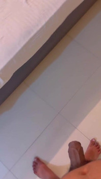 Hintli güzel ev hanımı genç erkek arkadaşı tarafından sikiliyor