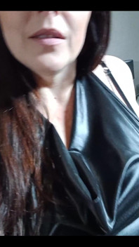Záludná kundička bez kalhotek