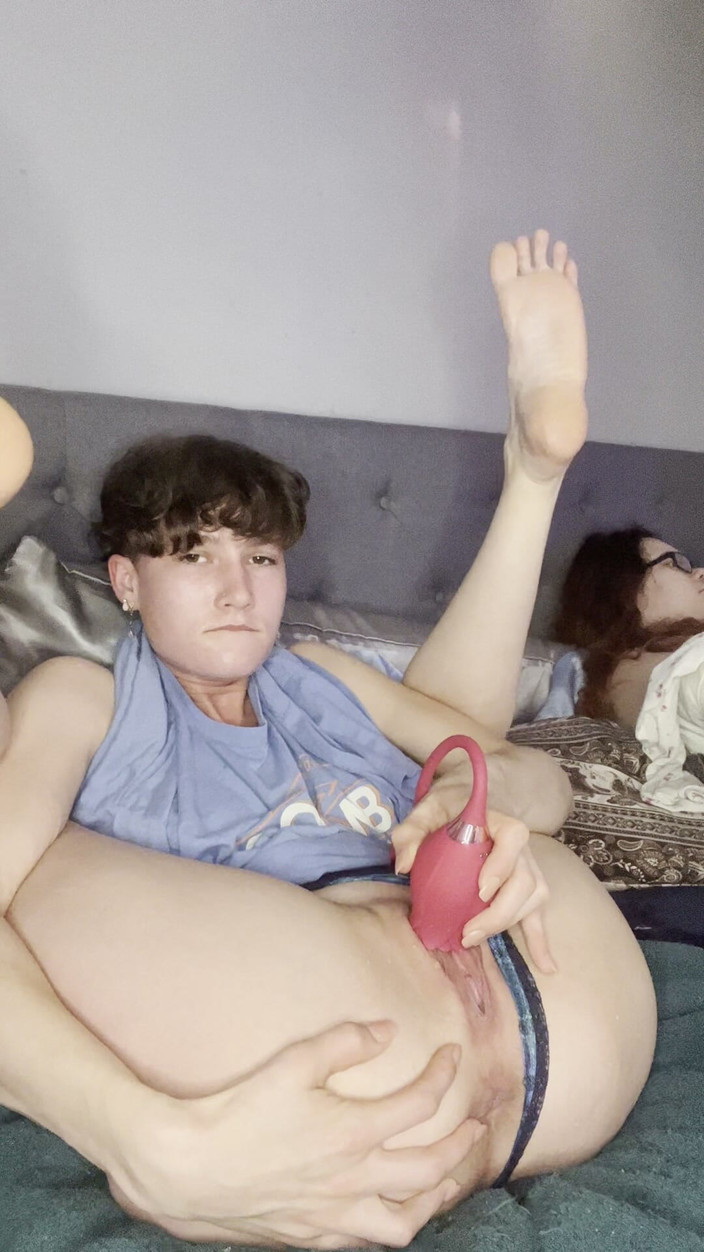 AhanuReed: Squirting neben meinem freund