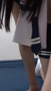일본 여자 전용 아파트, 브라 없는 앞치마 스타일 미니스커트 유니폼, 마이크로 끈 팬티, 날씬하고 귀여운 여자 아파트 청소
