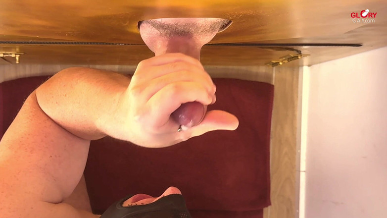 GLORYHOLEGAYS: Hanya nafas lidah... Dan ia hampir meletup